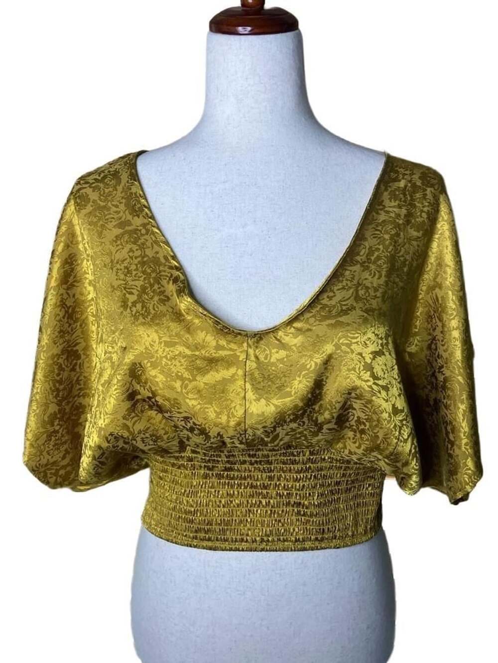 Wild Moss Crop Top Size XL Gold Floral Jacquard Short Sleeve V-Neck